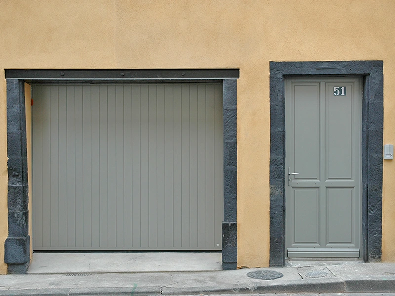 Porte de garage electrique motorisee moderne Cote-d'Or