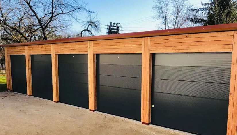 Porte de garage motorisée a lames