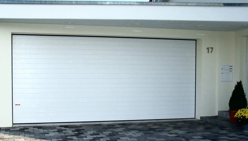 Porte de garage sectionnelle blanche
